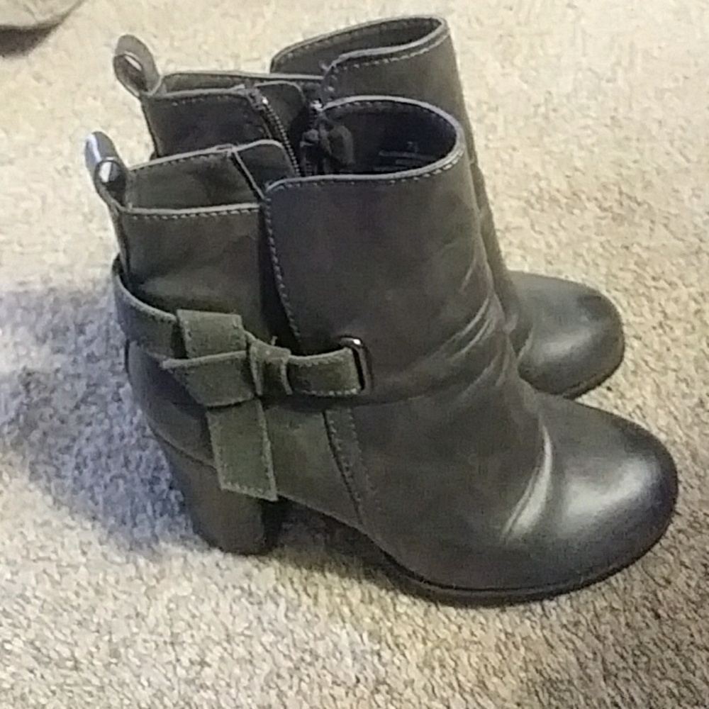 Grey boots